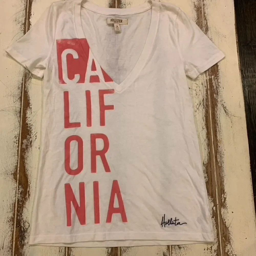 Hollister California V Neck T Shirt